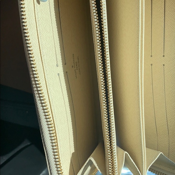 Brand new wallet - Picture 2 of 3